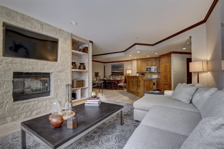 Living Room Open Floor Plan, Flat Screen TV, Comfortable Couch
