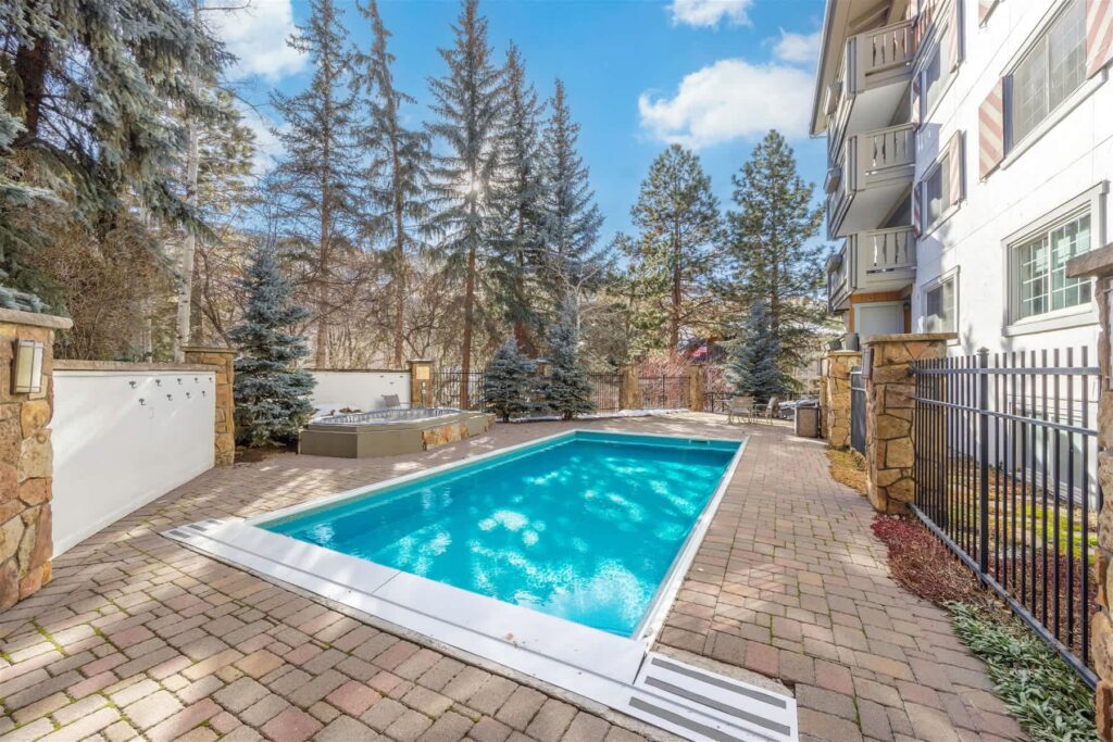 Heated Outdoor Pool and Hot Tub Open Year-Round