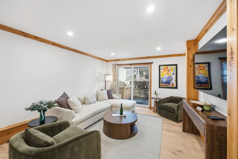 Open Floor Plan Living room - Kitchen