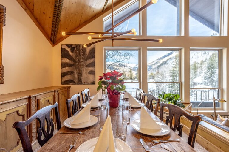 Dinning Table with the View