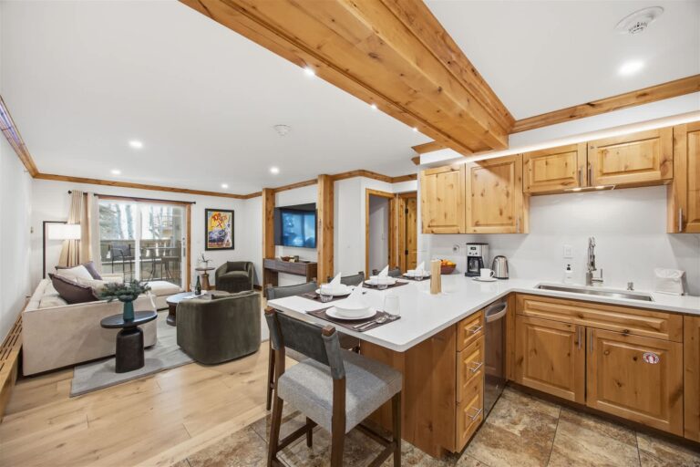 Living Room & Kitchen Counter Seating