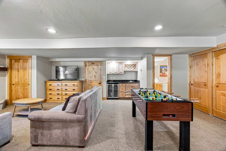 Ground Level - Game Room - Games - Wet Bar 